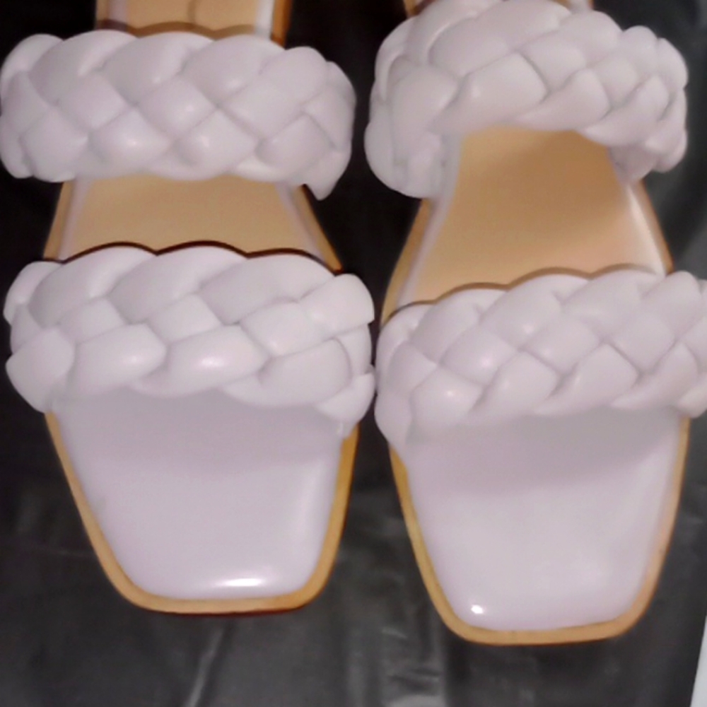 Cute sandals 😻🩴 - Picture 3 of 7